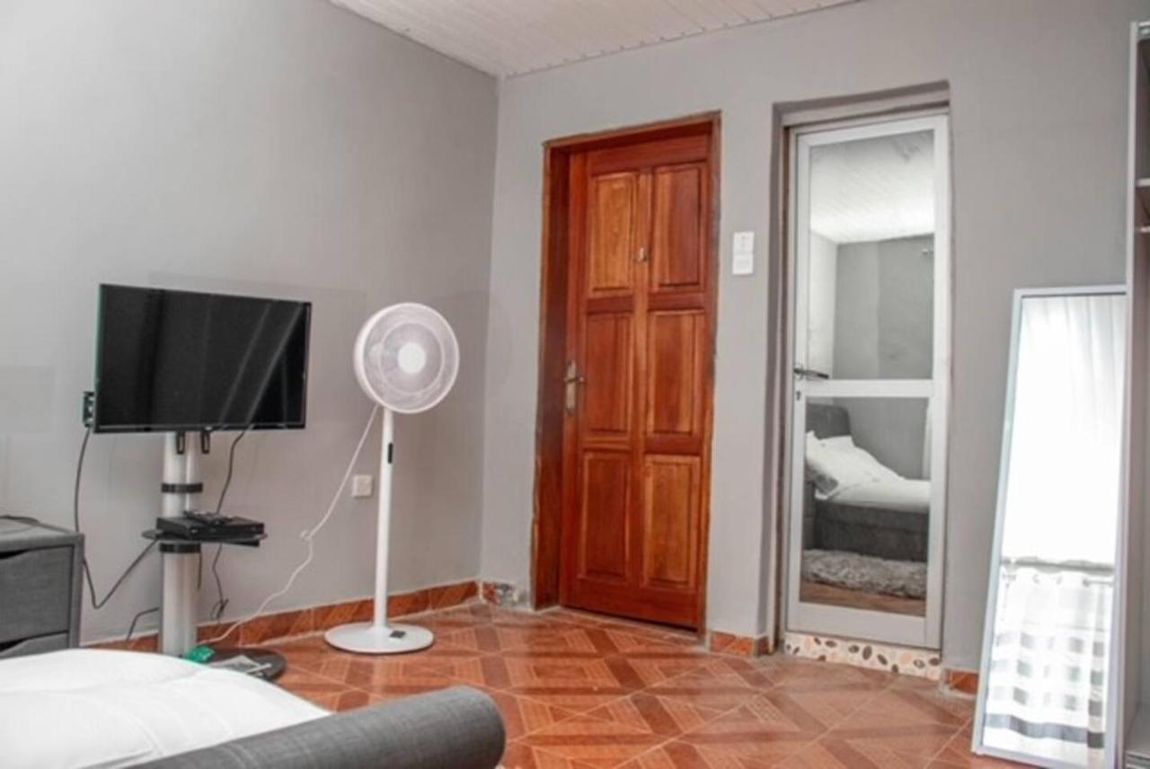 Fully Aircondition 3Bed Villa- A C- Wifi- Hotwater Freetown Exterior foto
