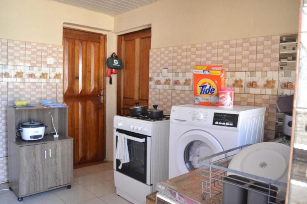 Fully Aircondition 3Bed Villa- A C- Wifi- Hotwater Freetown Exterior foto