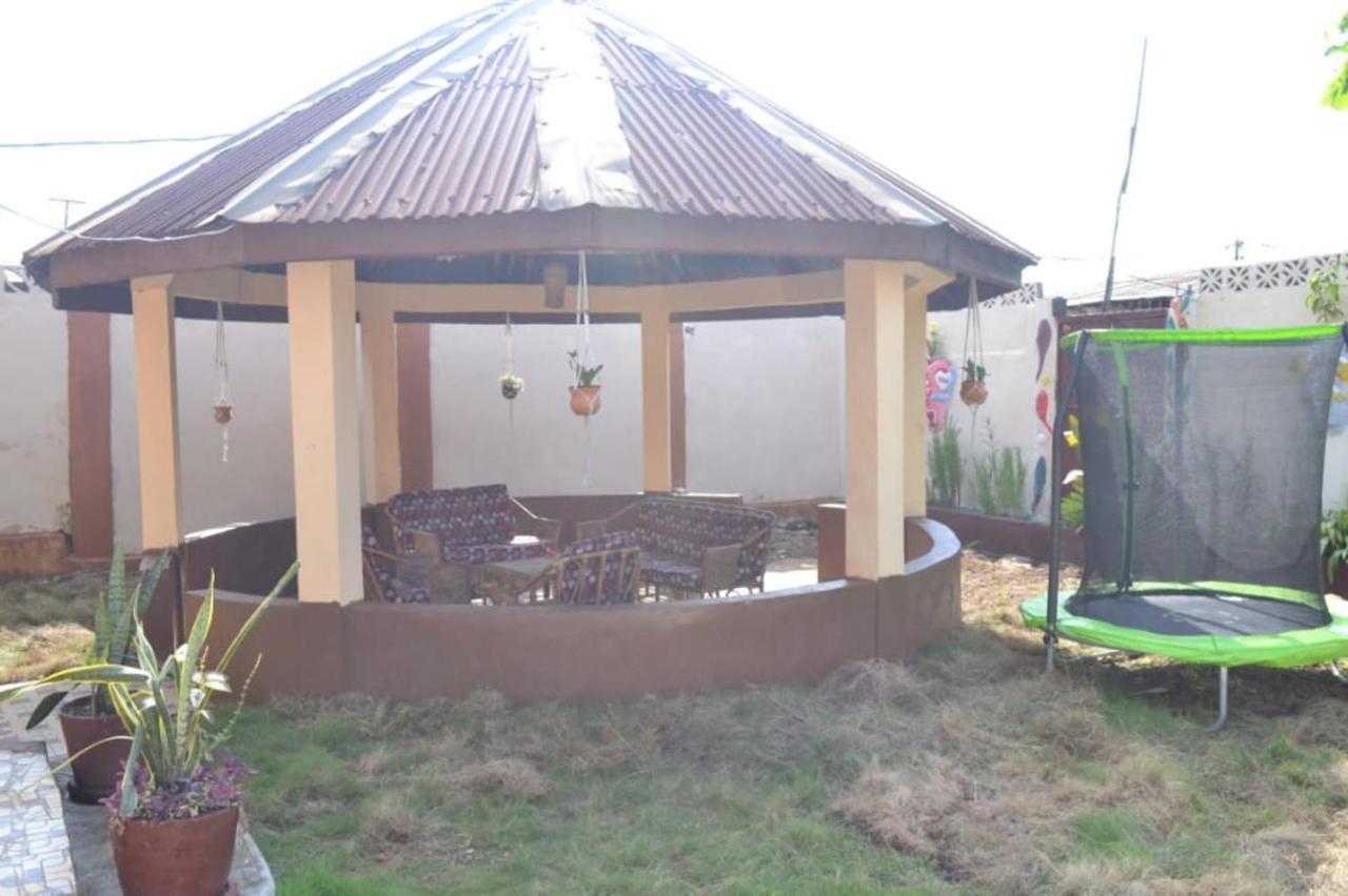 Fully Aircondition 3Bed Villa- A C- Wifi- Hotwater Freetown Exterior foto